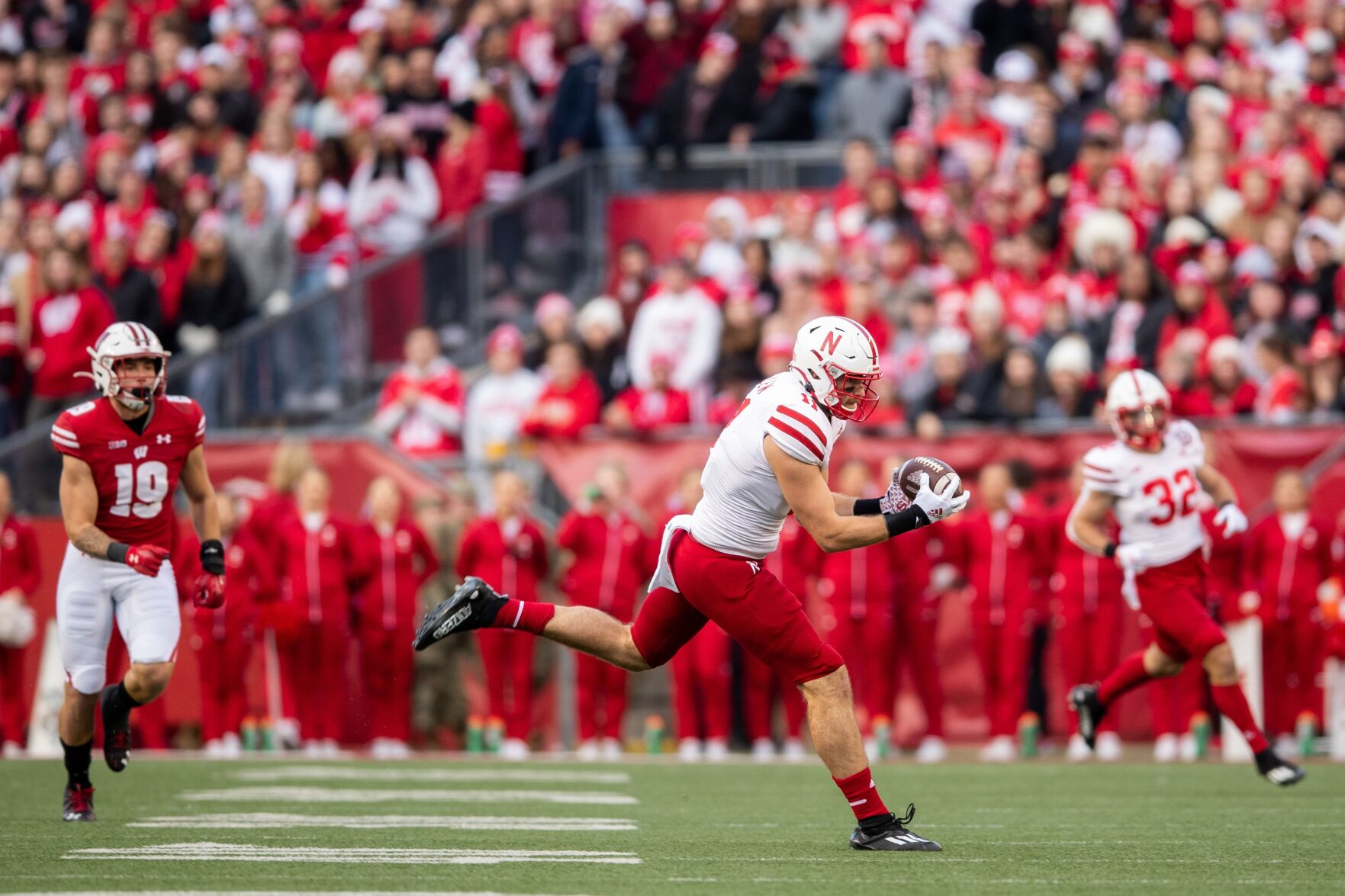 112122-owh-spo-nebraskawisconsin-ar15